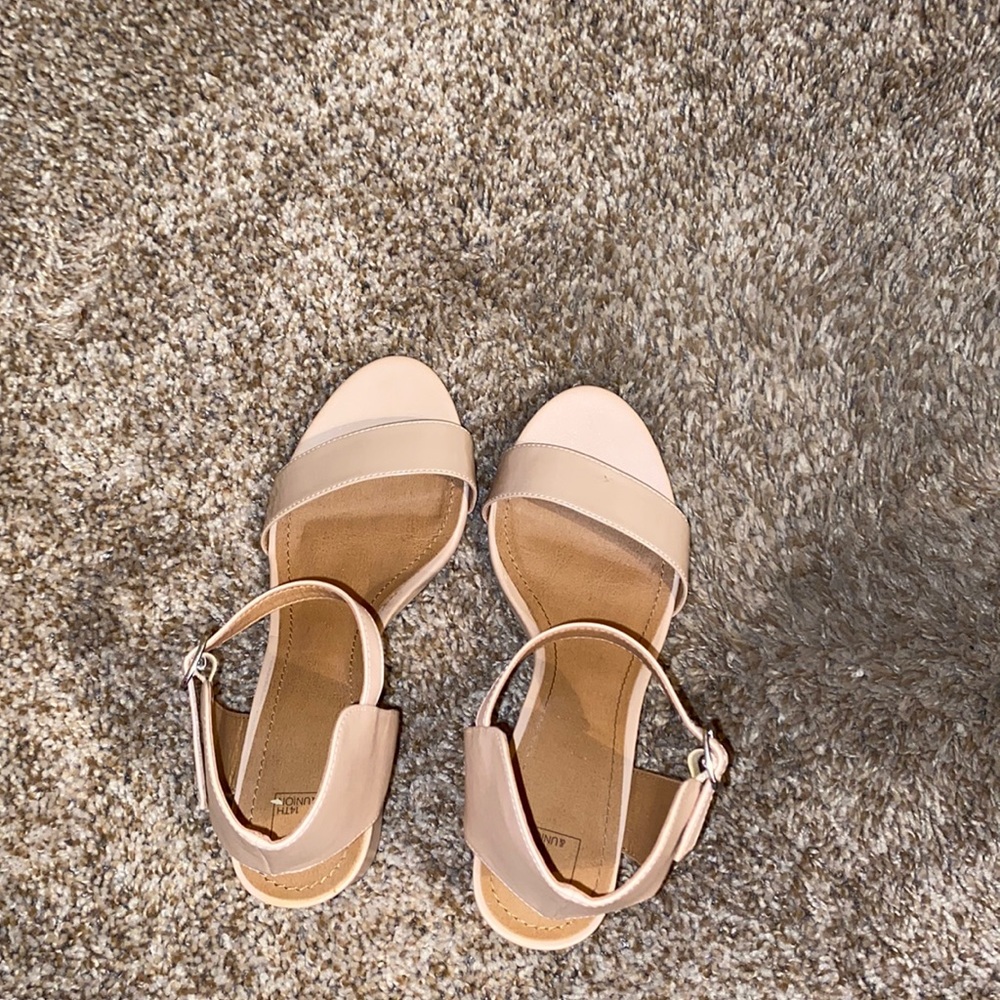 Tan sandal with block heels